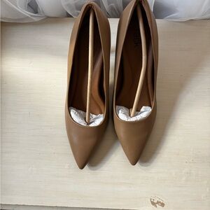Chic Tan Women's Heels